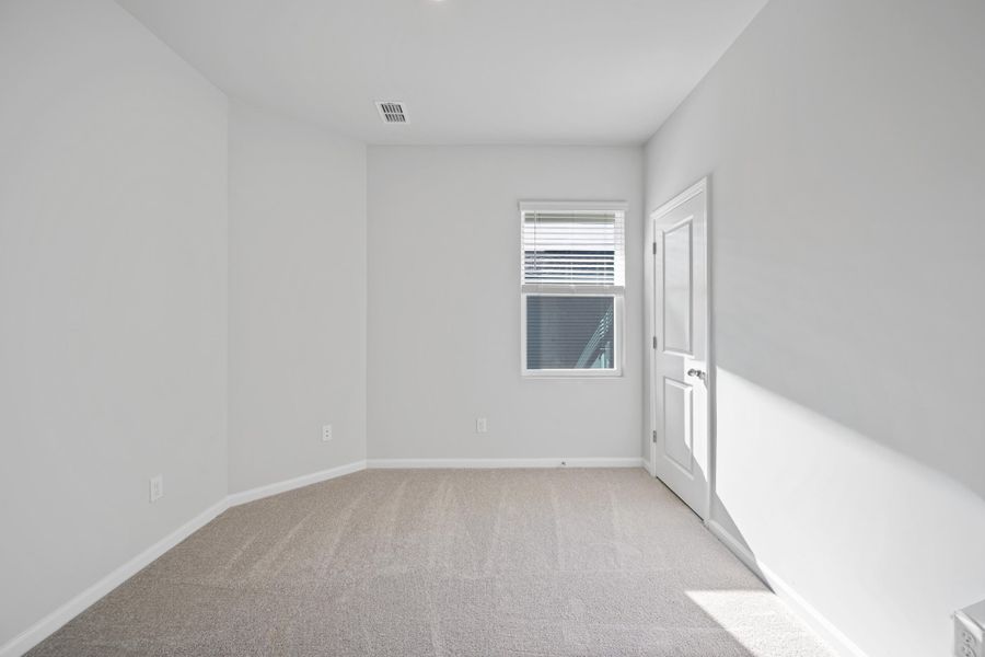 Spacious, unfurnished interior of a new home in , Summerville (Image 16).