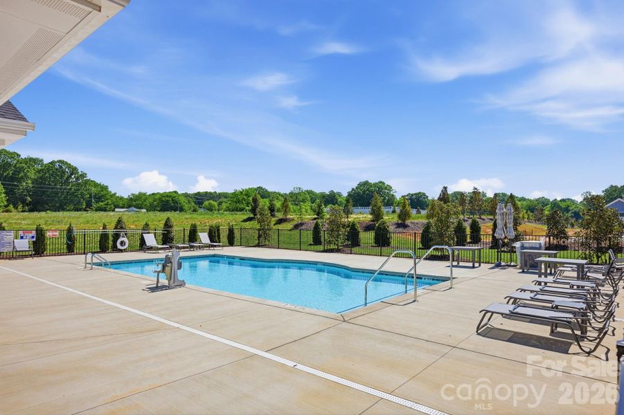 The Courtyards at Lake Davidson pool