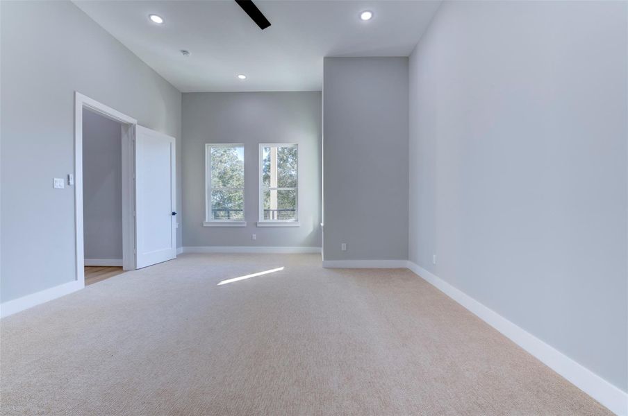 Spacious, unfurnished interior of a new home in , Seabrook (Image 22).