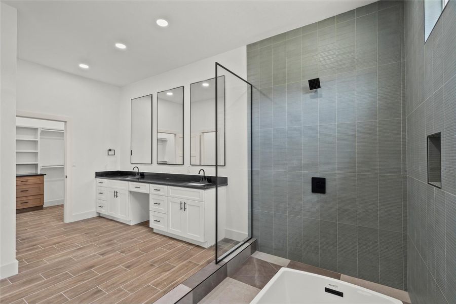 Furnished interior view inside a new home in , Alvin (Image 14).
