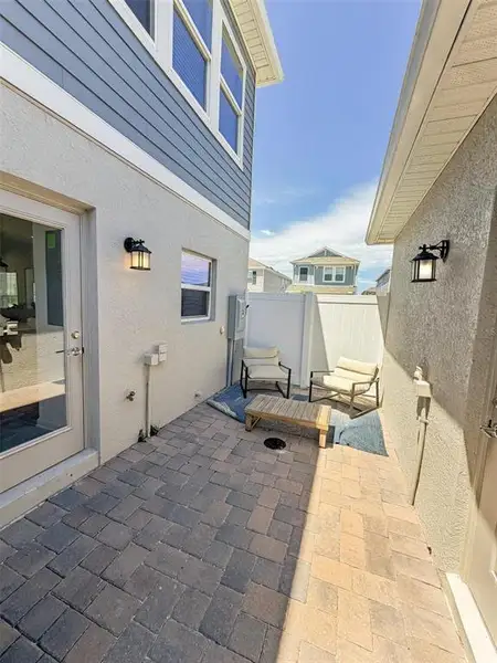 Exterior details and patio area of a home in , Orlando (Image 3).