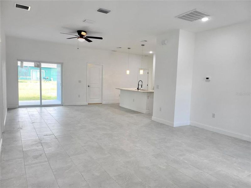 Spacious, unfurnished interior of a new home in , Palm Bay (Image 11).