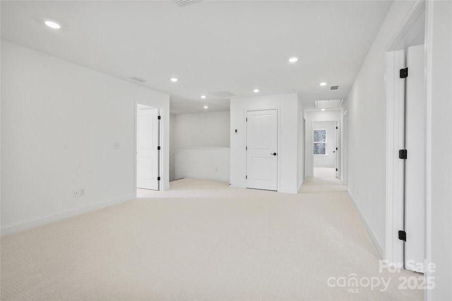 Spacious, unfurnished interior of a new home in Forest Creek, Waxhaw (Image 18).