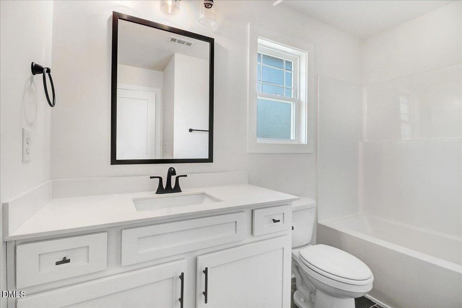 40-102 Oxford Court-40