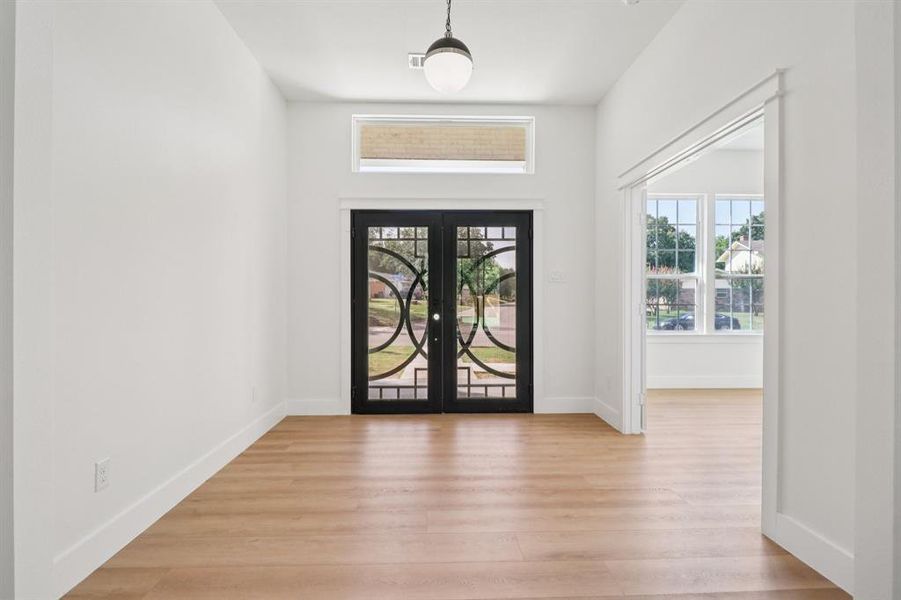 Spacious, unfurnished interior of a new home in , Euless (Image 23). Spacious, unfurnished interior of a new home in , Euless (Image 23).