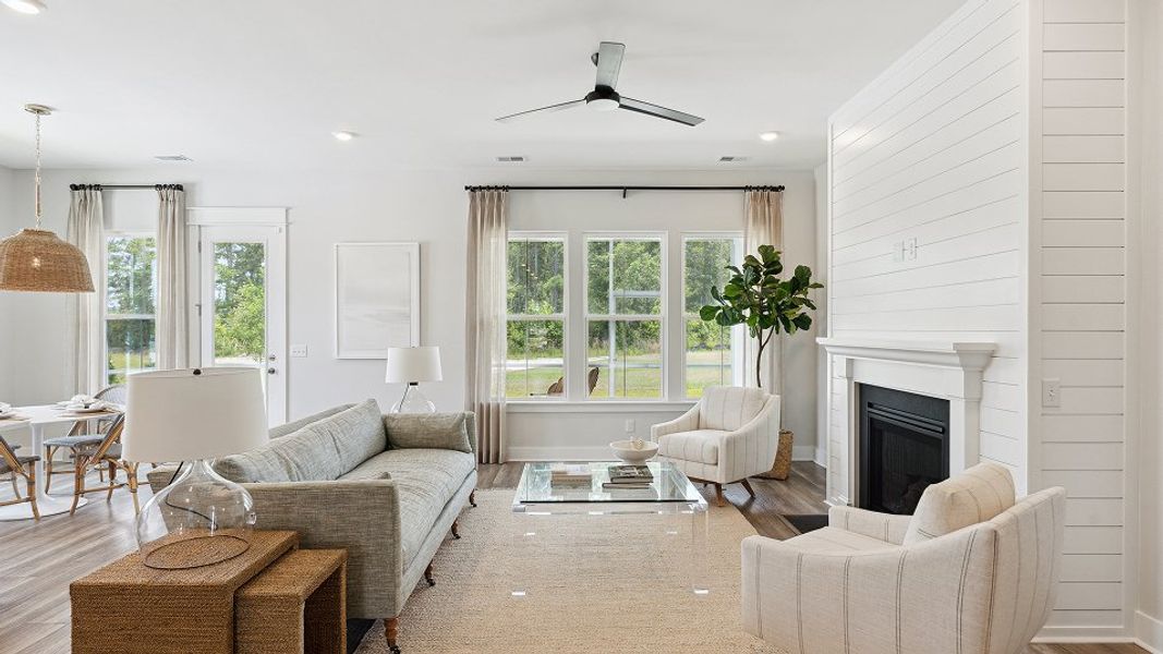 2202 Montgomery Family 3of4 F1