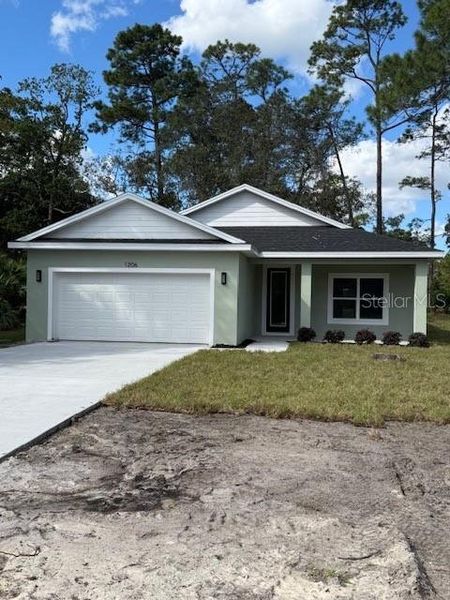 Exterior details and patio area of a home in , Deland (Image 8).