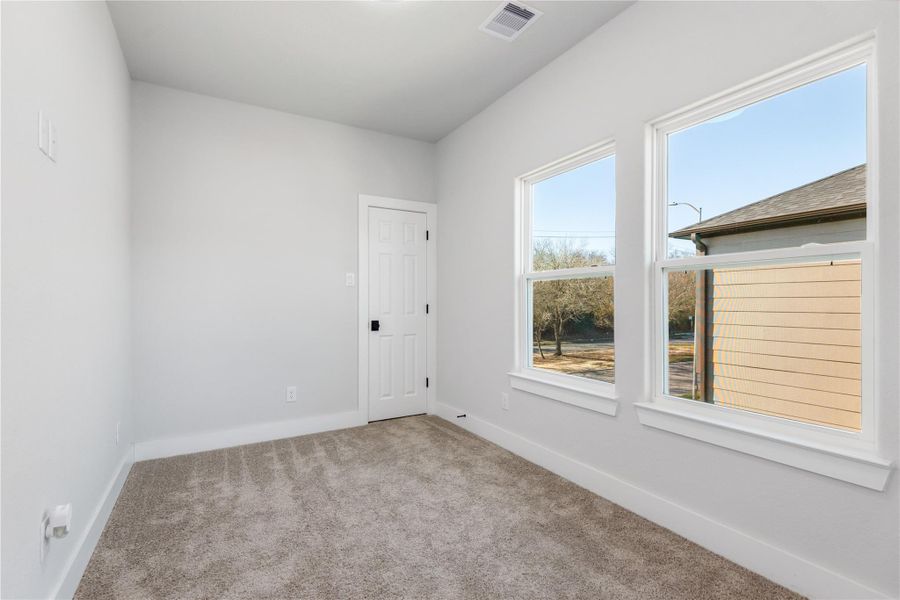 Spacious, unfurnished interior of a new home in , Houston (Image 22).