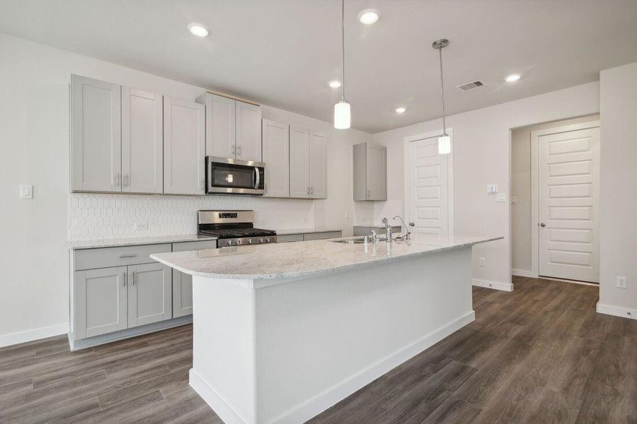 Photos are not of the actual home, but are photos of the builder home with same floorplan with similar interior finishes. Photos are not of the actual home, but are photos of the builder home with same floorplan with similar interior finishes.