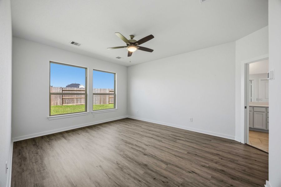 Spacious, unfurnished interior of a new home in La Segarra 40', Brookshire (Image 29). Spacious, unfurnished interior of a new home in La Segarra 40', Brookshire (Image 29).