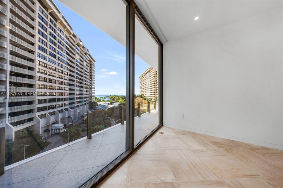 Condo located in Miami, FL showcasing its design and architecture (Image 35).