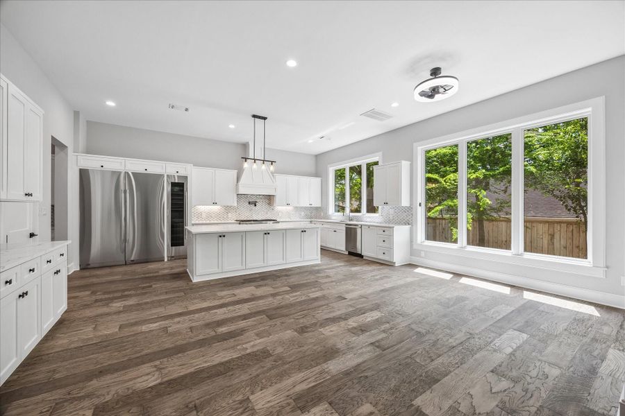 Spacious, unfurnished interior of a new home in , Houston (Image 41).