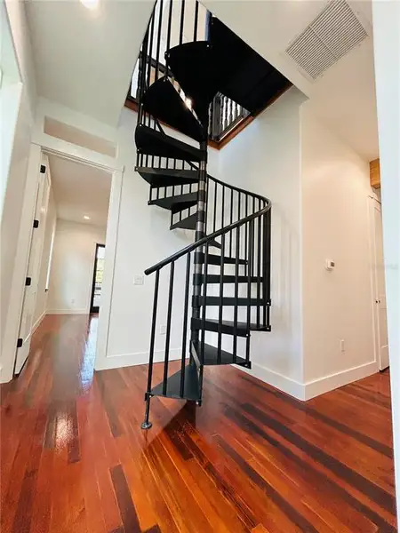 Spacious, unfurnished interior of a new home in , Gainesville (Image 30).