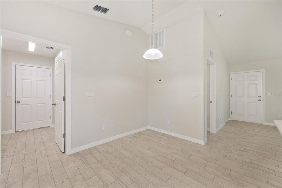 Spacious, unfurnished interior of a new home in , Ocala (Image 32).