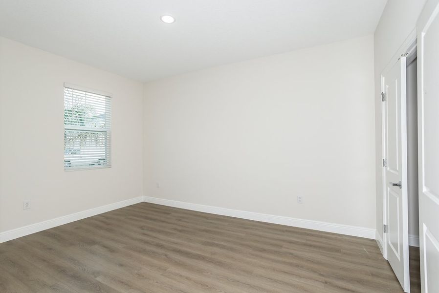 Spacious, unfurnished interior of a new home in Pasadena Woods, Dade City (Image 17).