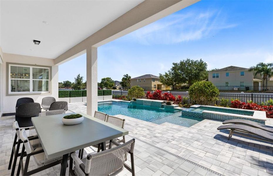 Exterior details and patio area of a home in Winter Grove, Winter Garden (Image 19).