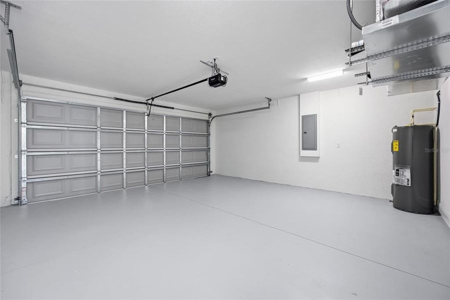 Spacious, unfurnished interior of a new home in , Dunnellon (Image 33).