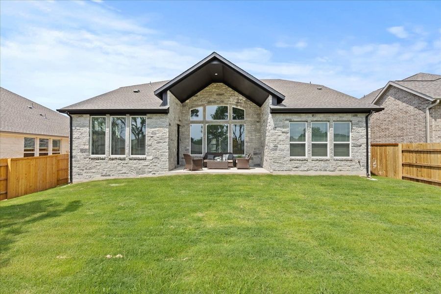 Exterior details and patio area of a home in 6 Creeks, Kyle (Image 25).