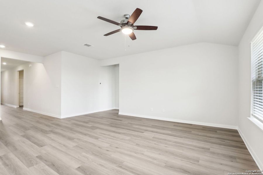 Spacious, unfurnished interior of a new home in , Cibolo (Image 44).