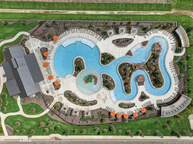 Community amenities in Hennersby Hollow, San Antonio (Image 12).