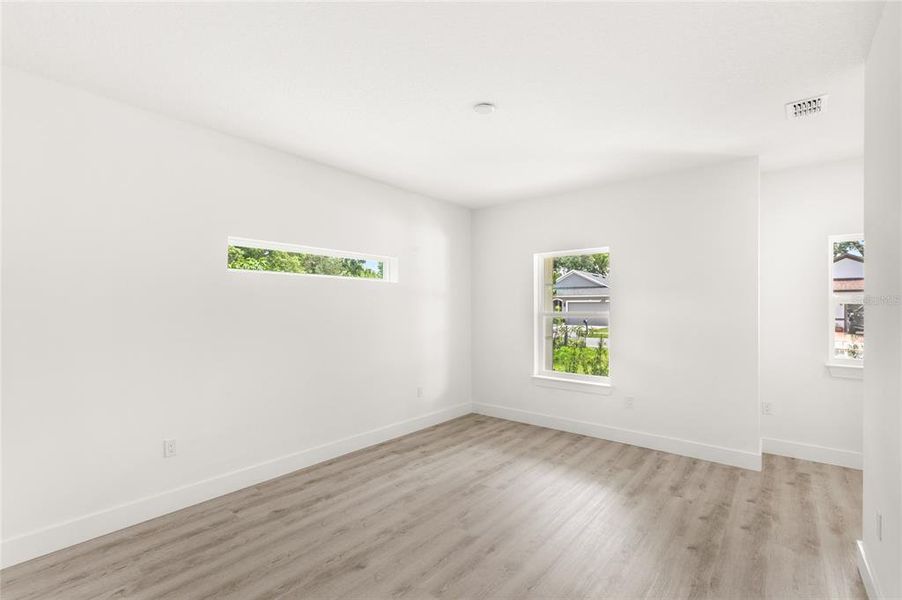 Spacious, unfurnished interior of a new home in , Winter Garden (Image 40).