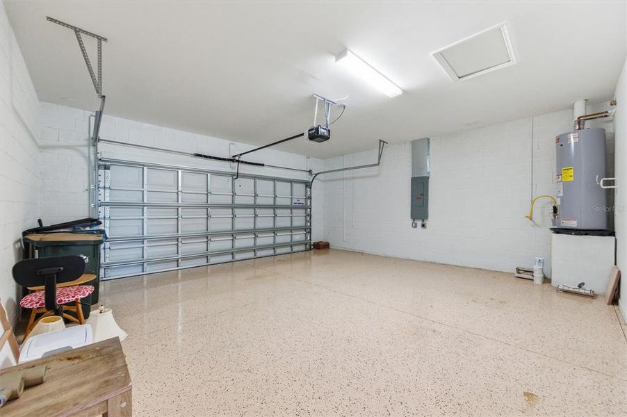 Spacious, unfurnished interior of a new home in , North Port (Image 15).