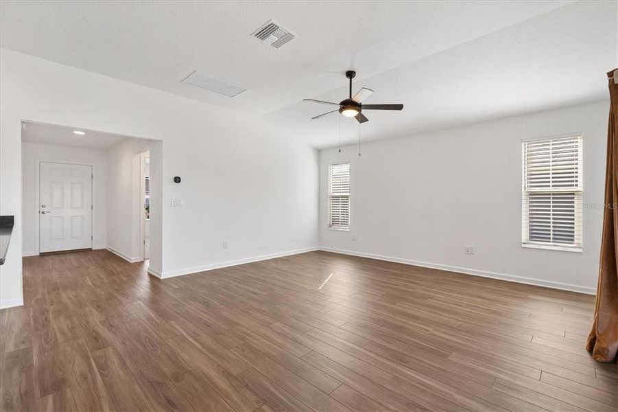 Spacious, unfurnished interior of a new home in , The Villages (Image 16).