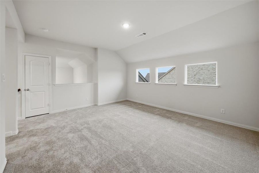 Spacious, unfurnished interior of a new home in Covenant Springs, Springtown (Image 21).