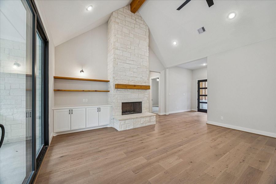 Spacious, unfurnished interior of a new home in , Huntsville (Image 26).