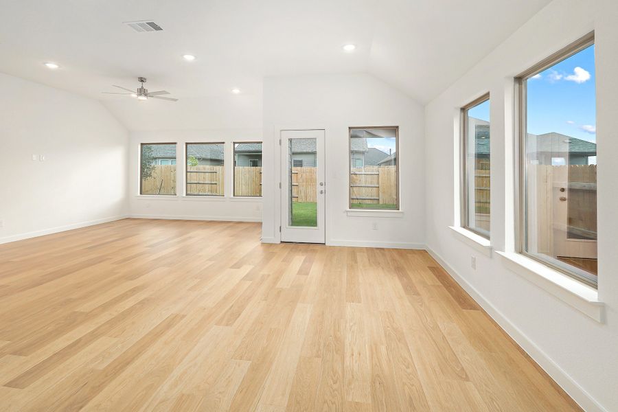 Spacious, unfurnished interior of a new home in Prairie Winds, Hutto (Image 22).