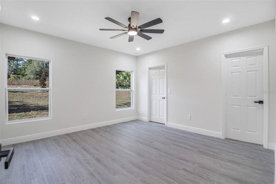 Spacious, unfurnished interior of a new home in , Deland (Image 11).