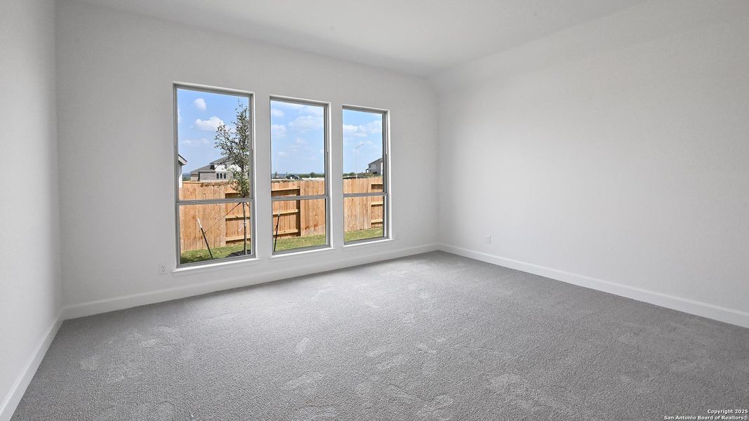 Spacious, unfurnished interior of a new home in Homestead 55', Cibolo (Image 27).