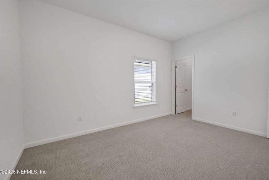 Spacious, unfurnished interior of a new home in Jennings Farm, Middleburg (Image 36).