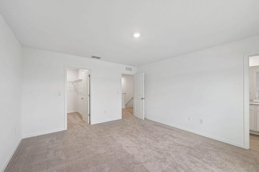 Spacious, unfurnished interior of a new home in Skye Ranch Community Group Page, Sarasota (Image 10).