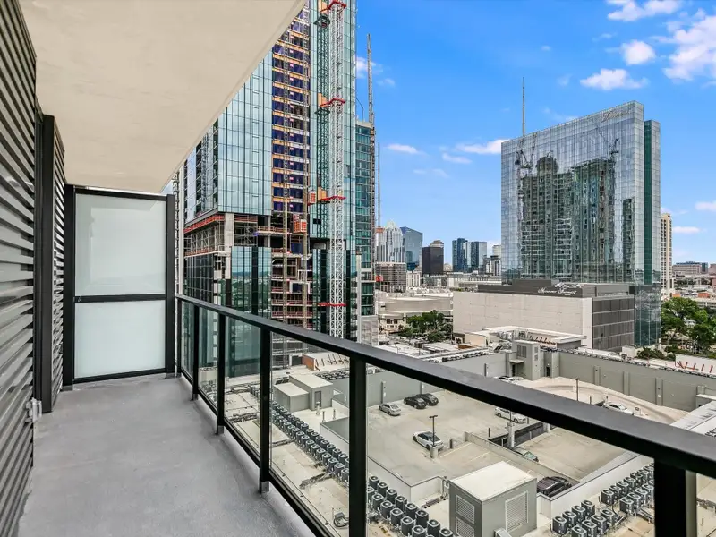 Condo located in Austin, TX showcasing its design and architecture (Image 4).