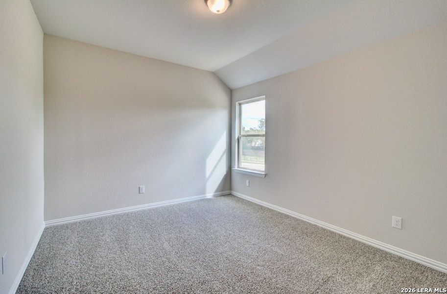 Spacious, unfurnished interior of a new home in Stream Waters, Seguin (Image 8).