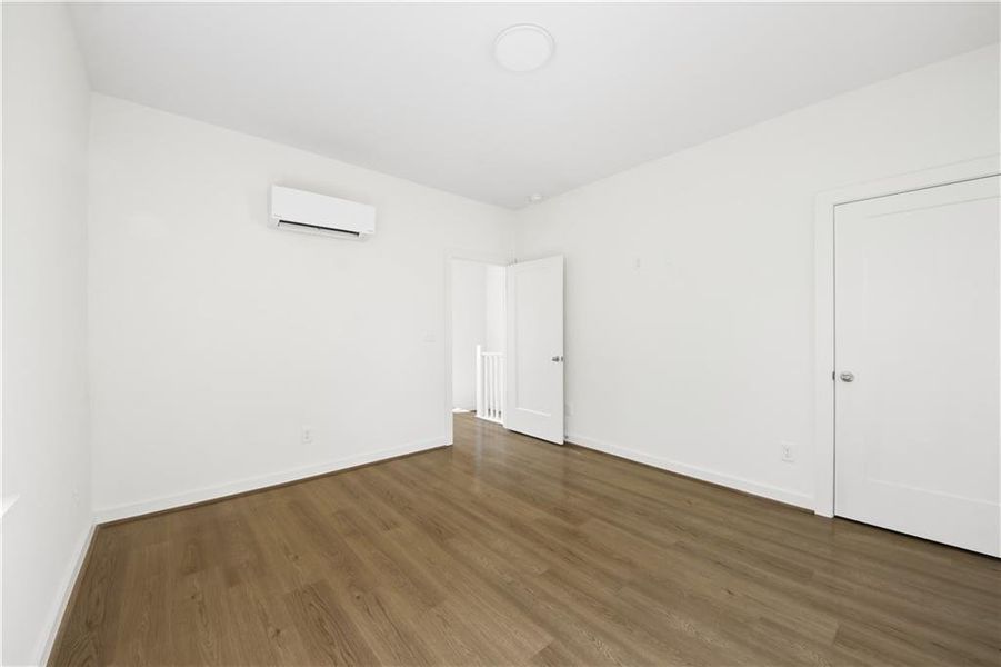 Spacious, unfurnished interior of a new home in , Atlanta (Image 12).