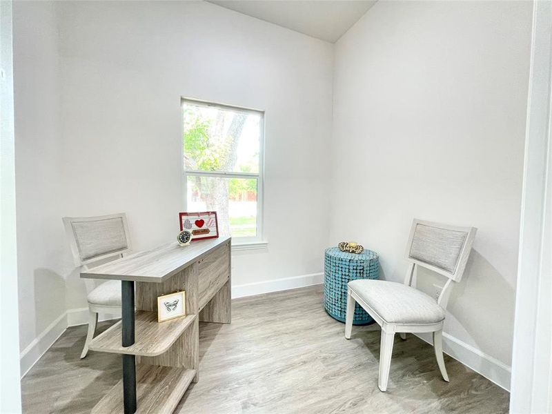 Furnished interior view inside a new home in , Corsicana (Image 7).