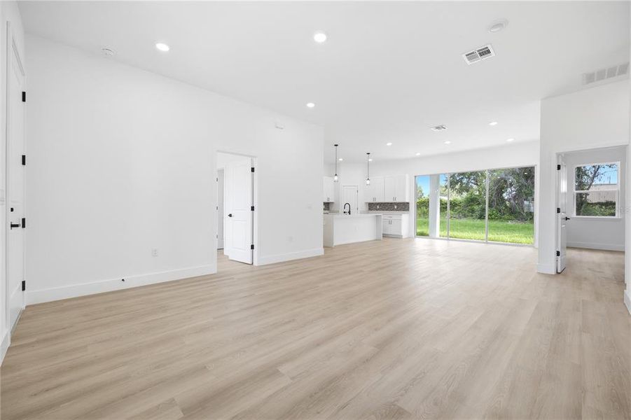 Spacious, unfurnished interior of a new home in , Ocala (Image 29).