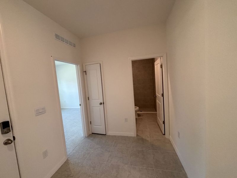 Spacious, unfurnished interior of a new home in Lehigh Acres, Lehigh Acres (Image 32).