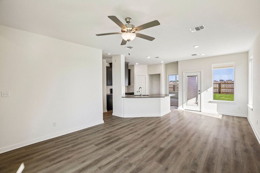 Spacious, unfurnished interior of a new home in Rancho San Gabriel, Georgetown (Image 29).