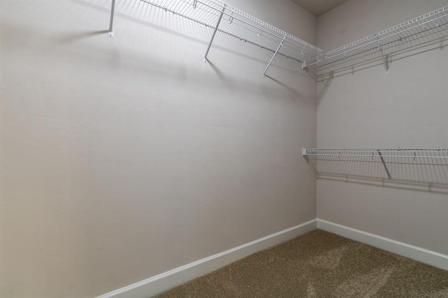 Spacious, unfurnished interior of a new home in , Alachua (Image 13).