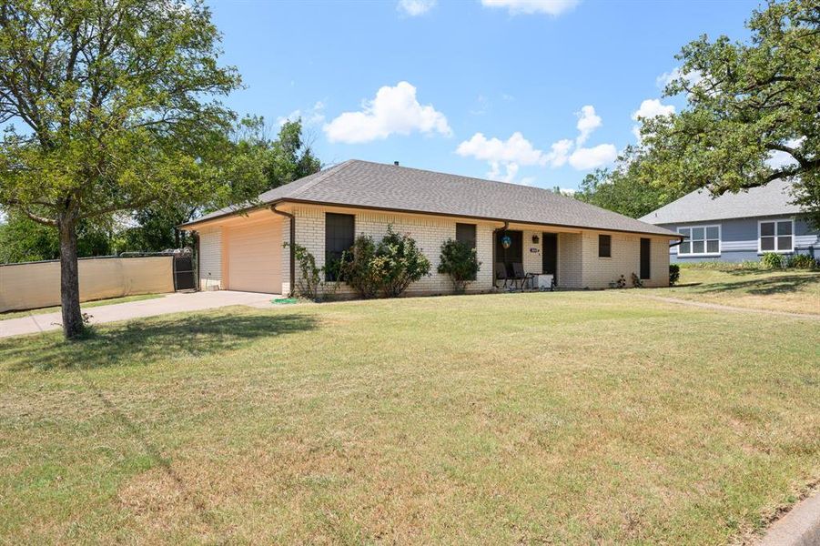 Front exterior of a new home in , Weatherford, TX, highlighting curb appeal (Image 22). Front exterior of a new home in , Weatherford, TX, highlighting curb appeal (Image 22).