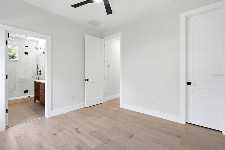 Spacious, unfurnished interior of a new home in , St. Petersburg (Image 34).