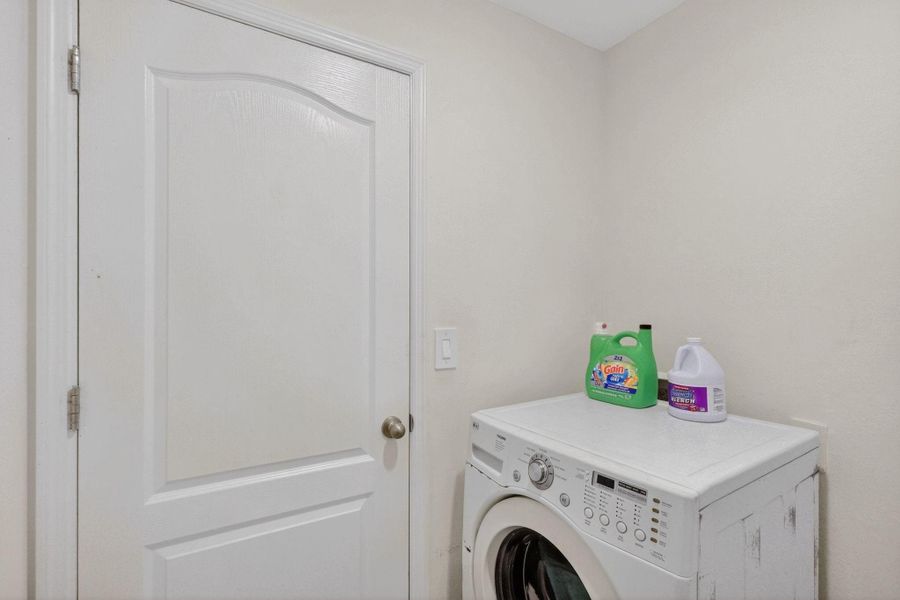 Furnished interior view inside a new home in , Fort Pierce (Image 10).