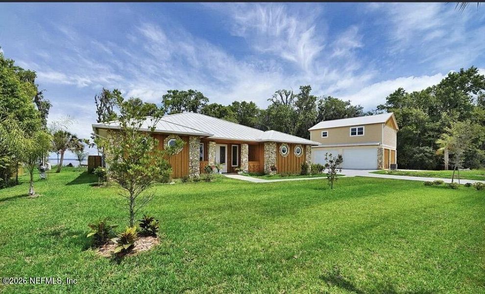 Exterior details and patio area of a home in , East Palatka (Image 30).