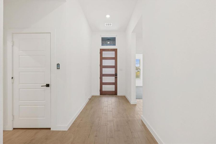 Spacious, unfurnished interior of a new home in Talon Hills, Saginaw (Image 23).