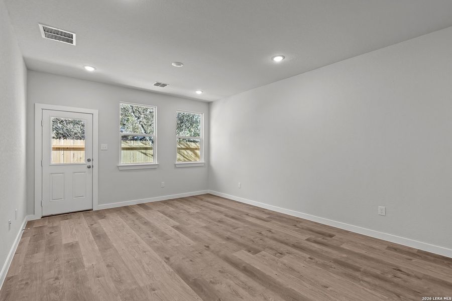 Spacious, unfurnished interior of a new home in Senna, Leon Valley (Image 12).
