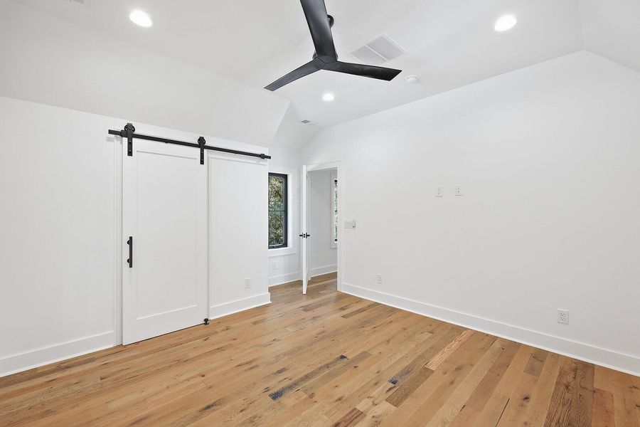 Spacious, unfurnished interior of a new home in , Seabrook (Image 60).
