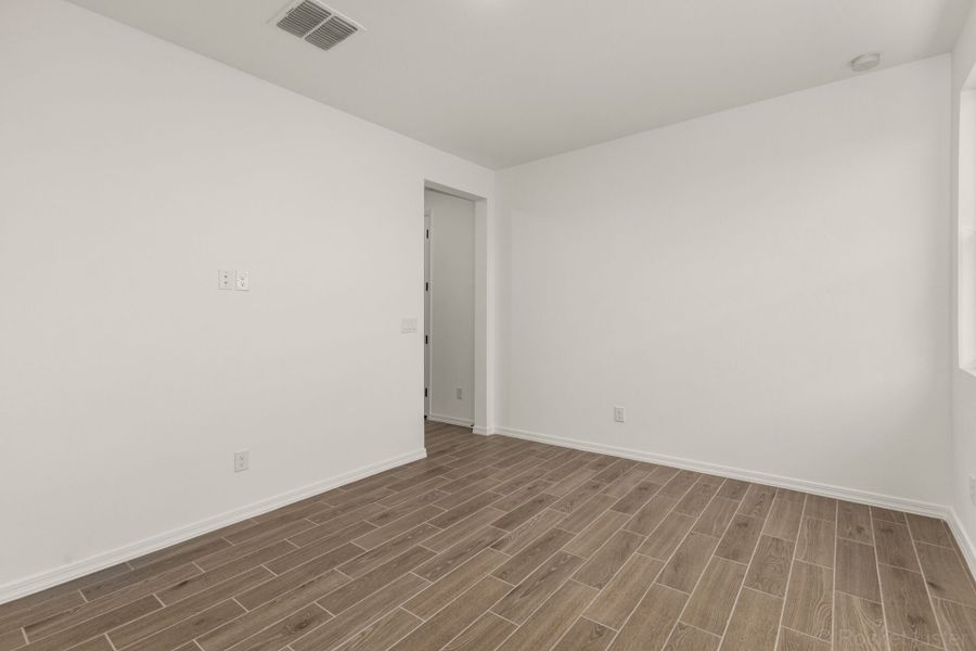 Spacious, unfurnished interior of a new home in Tyler Ranch, Buckeye (Image 12).